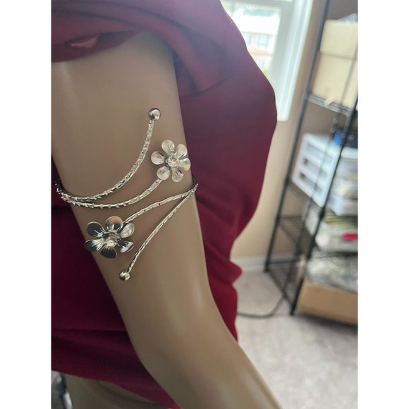 Silver Armlet, arm cuff bracelet, Silver armband, flower silver boho upper arm - Picture 3 of 7